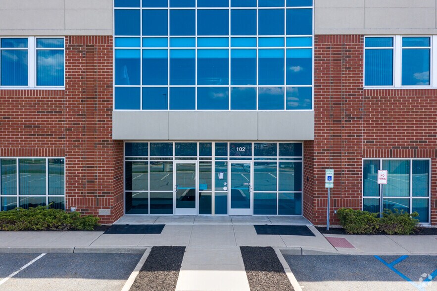 More Photos Of 4 Crotty Ln, New Windsor Township Medical For Lease