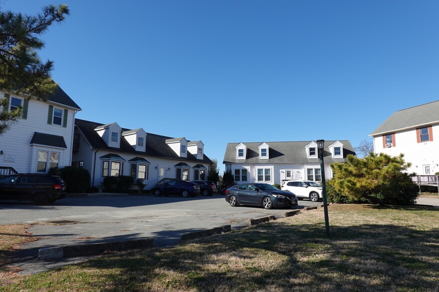 More Photos Of 100 Bridge St, Hampton Office For Lease