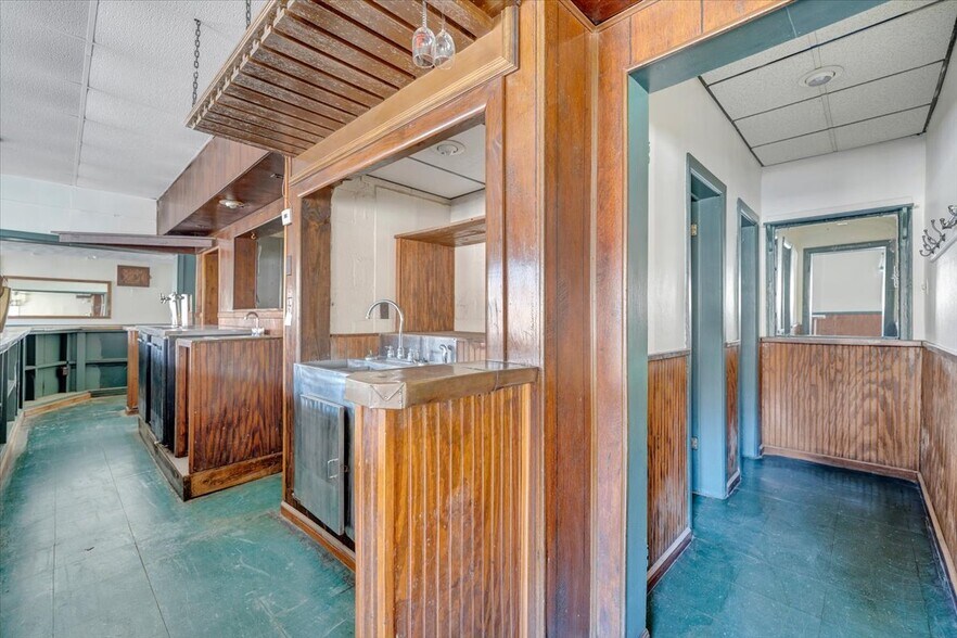 More Photos Of 630 Lowe St, Buchanan Restaurant For Sale