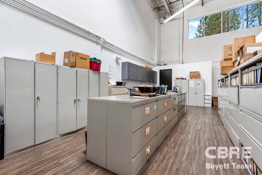 More Photos Of 26025 Mureau Rd, Calabasas Office For Sale