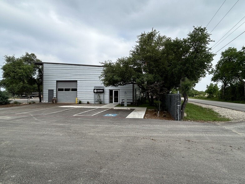 More Photos Of 9 Spanish Pass Rd, Boerne Showroom For Lease