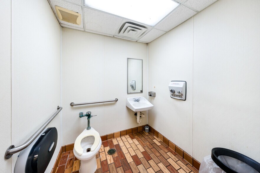 More Photos Of 1014 W Moore Ave, Terrell Restaurant For Sale