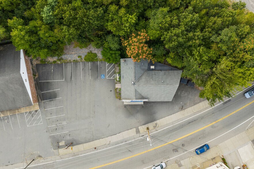 More Photos Of 604-610 Main St, Clinton Freestanding For Sale