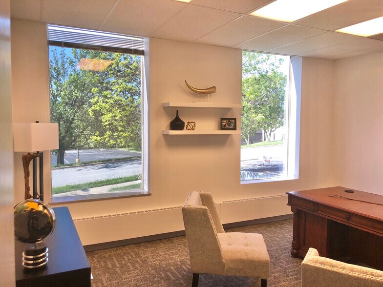 More Photos Of 9140 Ward Pky, Kansas City Office For Lease