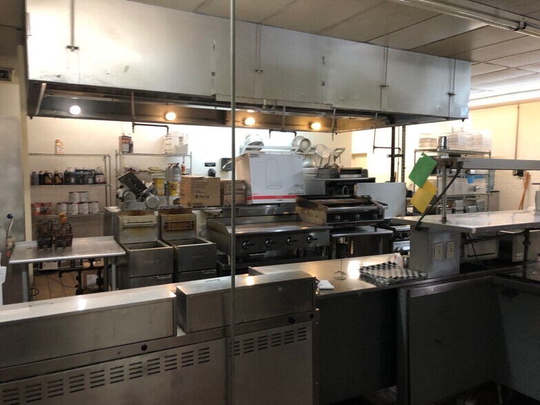 More Photos Of 8797 20th St, Vero Beach Hotel For Lease