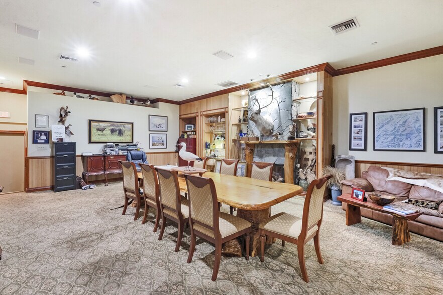 More Photos Of 4351 NE 12th Ter, Oakland Park Restaurant For Sale