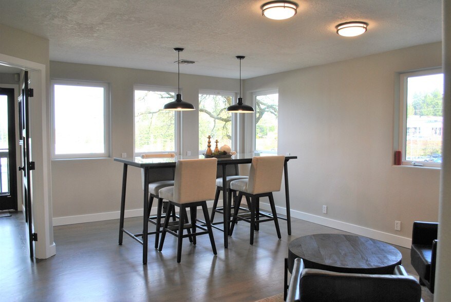 More Photos Of 630 Mary Ave SE, Salem Medical For Sale