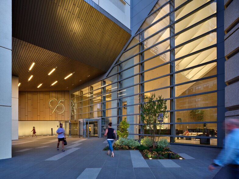 More Photos Of 95 Christopher Columbus Dr, Jersey City Office For Lease