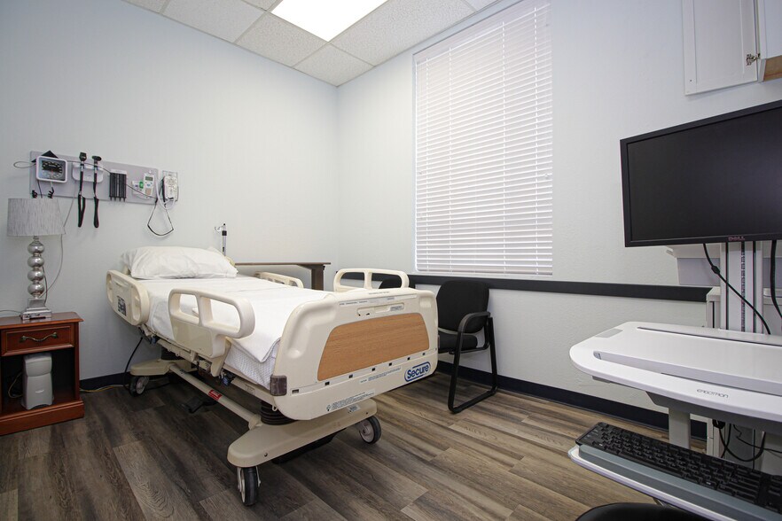 More Photos Of 1661 Eastchase Pkwy, Fort Worth Medical For Lease