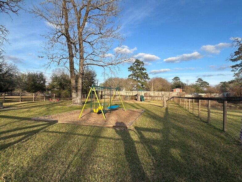 More Photos Of 8911 West Ln, Magnolia Office For Sale