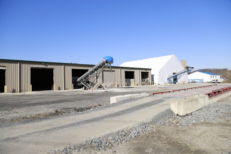 More Photos Of 255 S Plant St, Morgantown Distribution For Lease