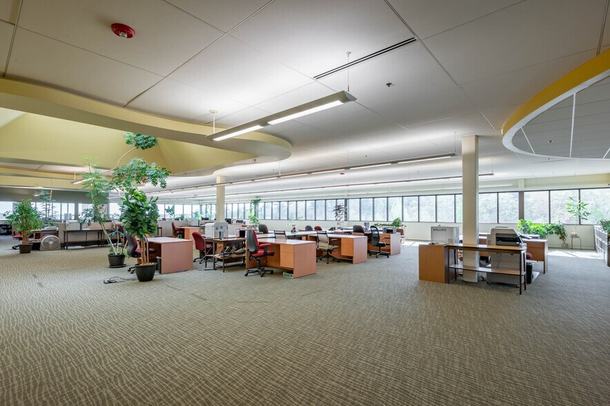 More Photos Of 6 Kitty Hawk Lndg, Londonderry Office For Sale
