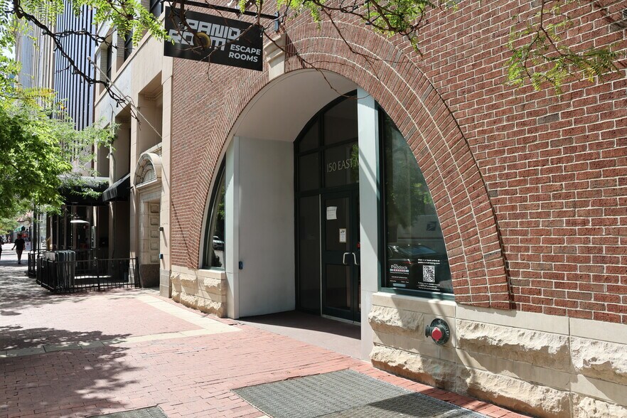 More Photos Of 150 E Market St, Indianapolis Office For Lease