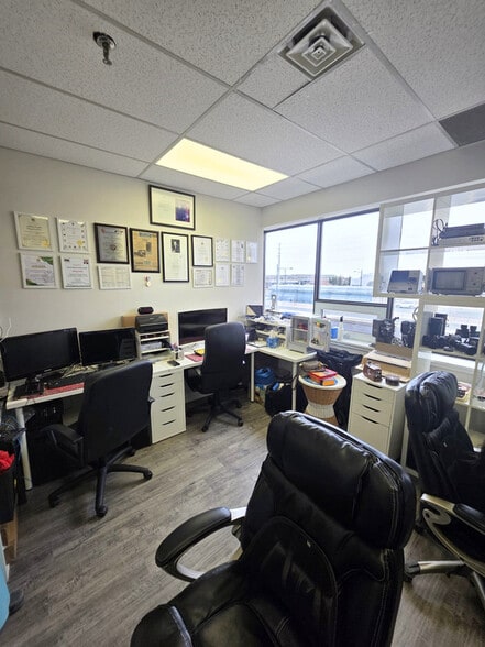 More Photos Of 10720 Yonge St, Richmond Hill Storefront Retail Office For Lease