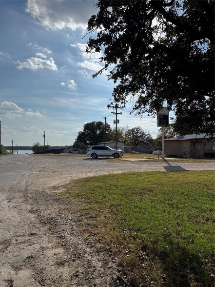 More Photos Of 1300 Liberty School Rd, Azle General Retail For Lease