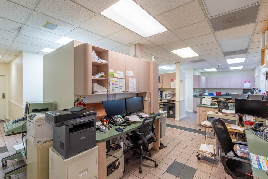 More Photos Of 2419 S Seacrest Blvd, Boynton Beach Medical For Sale