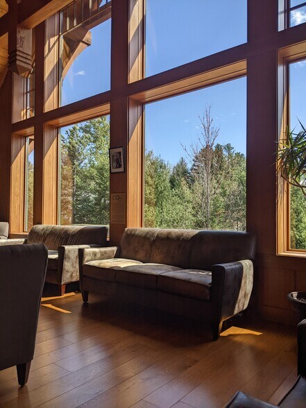 More Photos Of 1095 Profile Rd, Franconia Medical For Sale