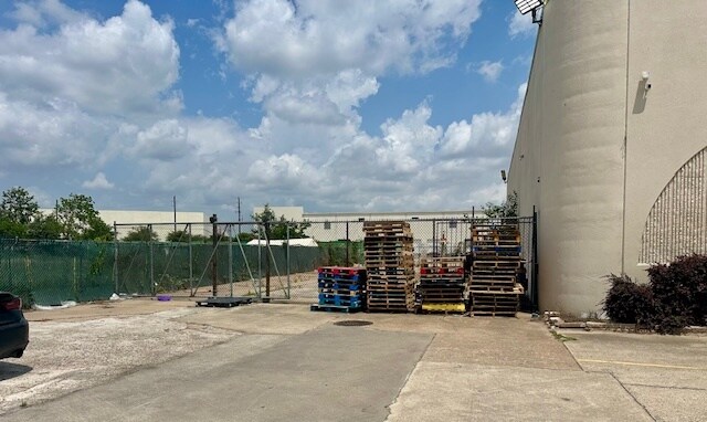 More Photos Of 16745 N I-45 Fwy, Houston Industrial For Sale