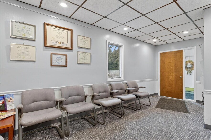 More Photos Of 2501 Plainfield Ave NE, Grand Rapids Medical For Lease