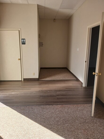 More Photos Of 2704 E Griffin Pkwy, Mission Storefront Retail Office For Lease