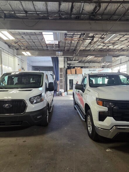 More Photos Of 369 Thomas St, Newark Auto Repair For Sale