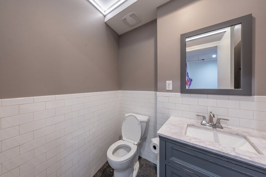 More Photos Of 369-371 Canal St, New York Apartments For Lease
