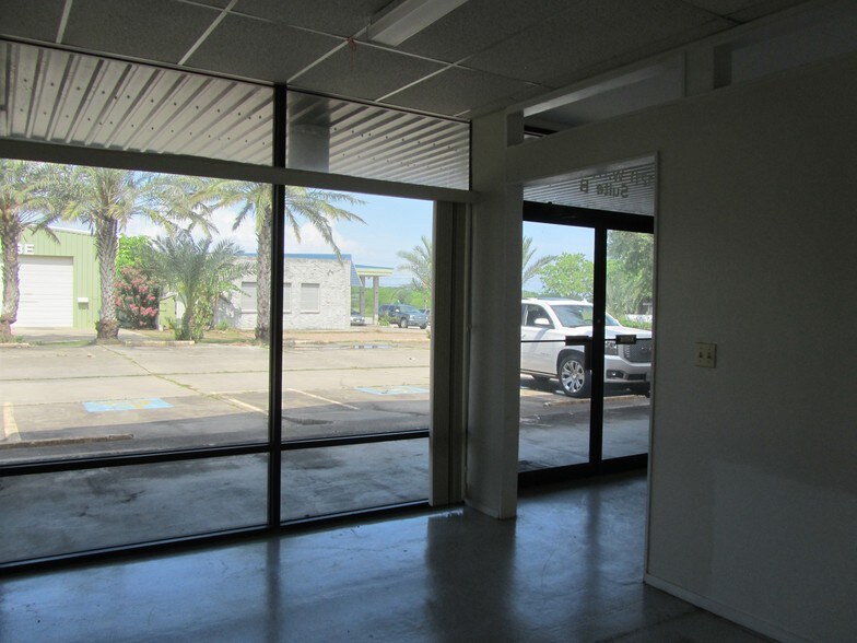 More Photos Of 1205-1211 W Austin St, Port Lavaca Office For Lease