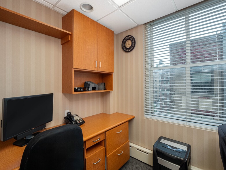 More Photos Of 121 E 60th St, New York Medical For Lease