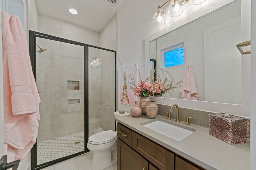 More Photos Of 7505 E US Highway 290, Johnson City Flex For Sale