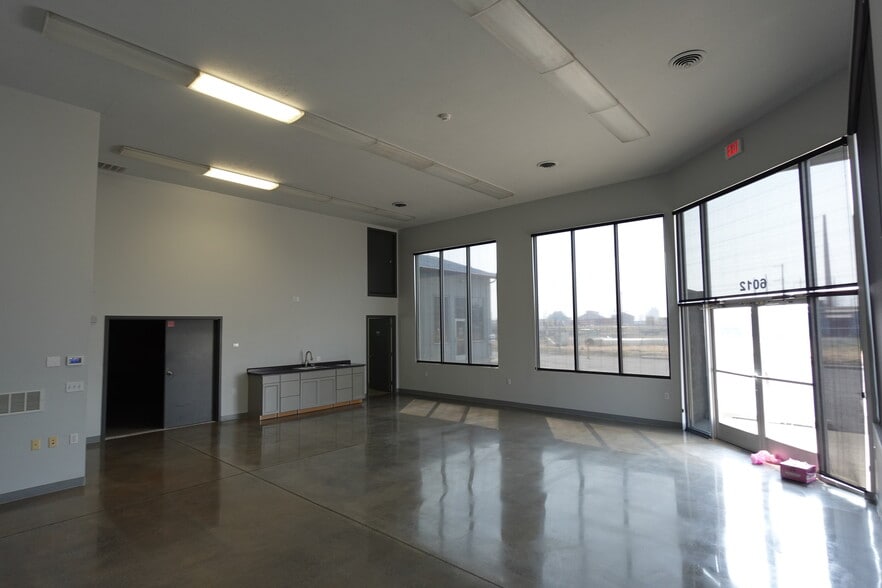 More Photos Of 6010-6012 E Trent Ave, Spokane Showroom For Lease