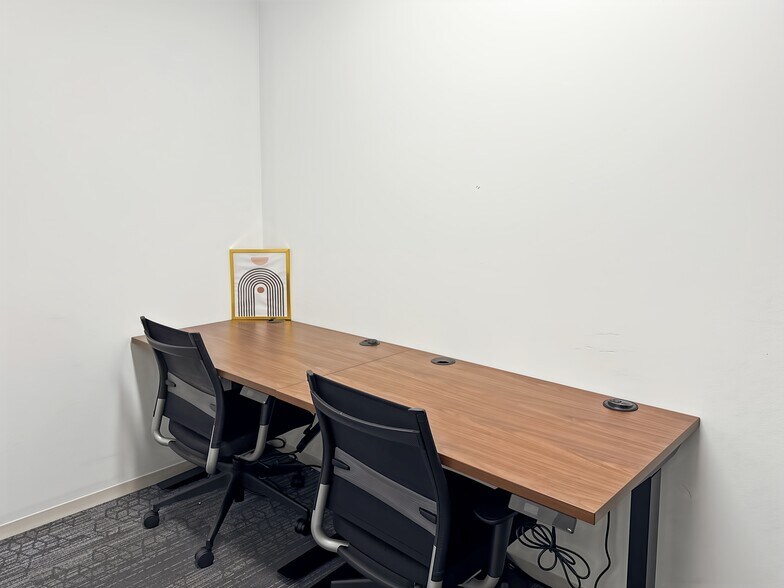 More Photos Of 1 N State St, Chicago Coworking Space