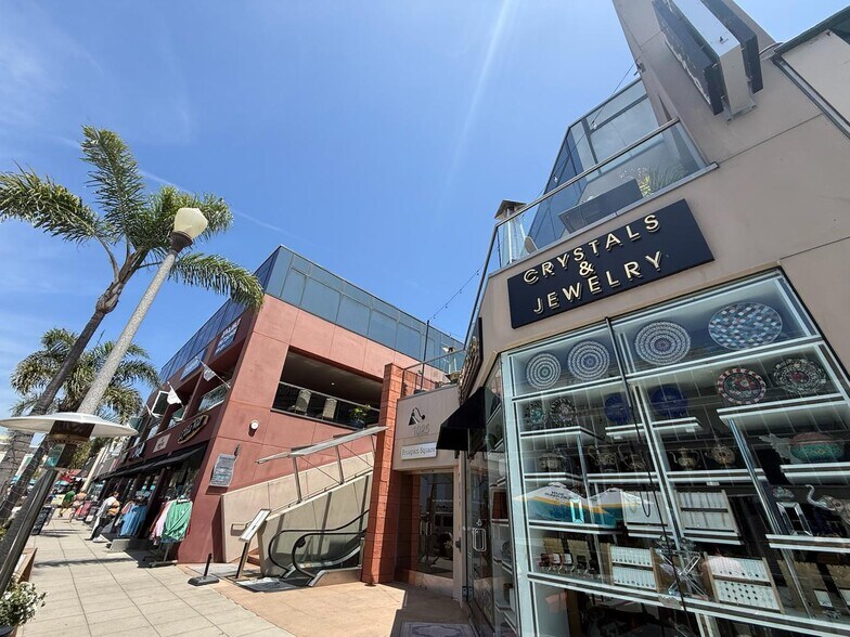 More Photos Of 1025 Prospect St, La Jolla General Retail For Lease