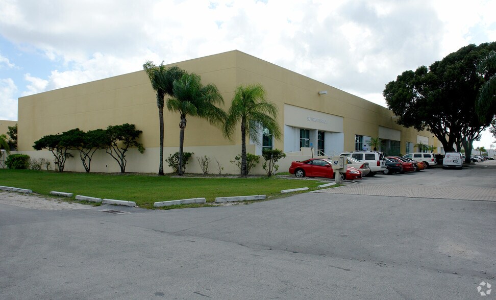 More Photos Of 7500-7520 NW 54th St, Miami Warehouse For Lease