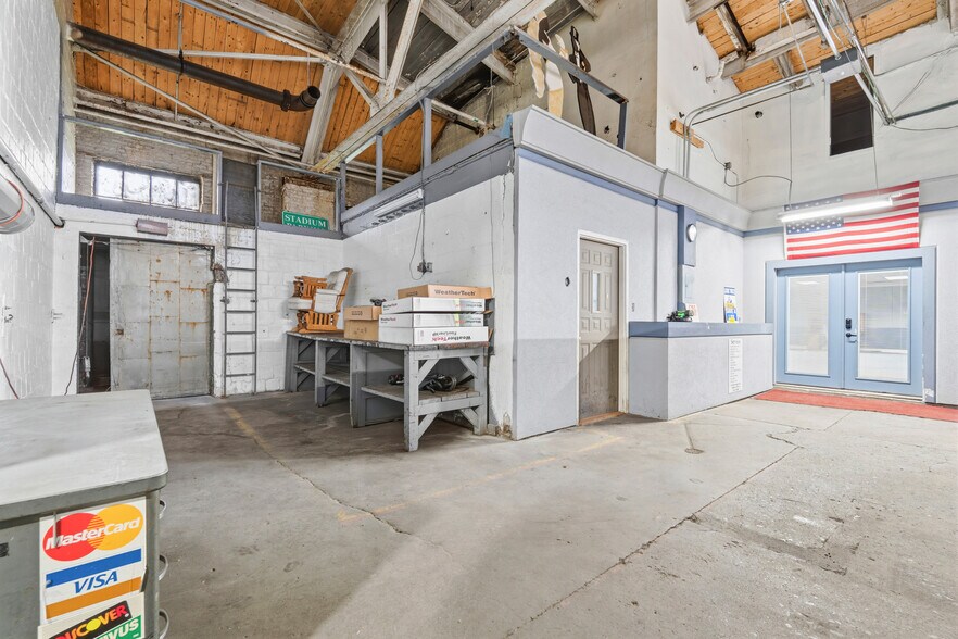 More Photos Of 701 Hiawatha Blvd E, Syracuse Warehouse For Sale