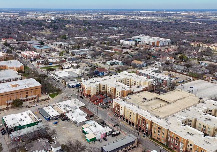 More Photos Of 1211 W Hickory St, Denton Bar For Lease