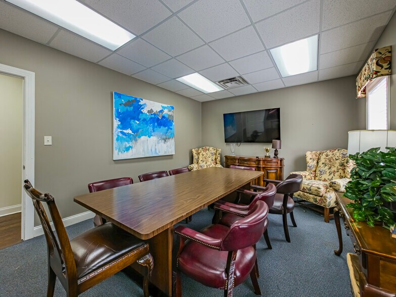 More Photos Of 1108 Gornto Rd, Valdosta Office For Sale