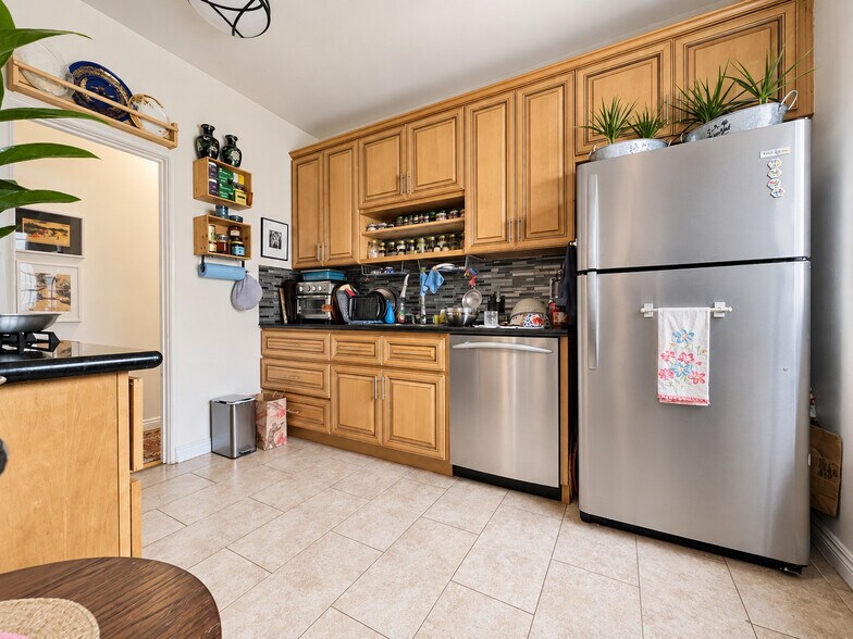 More Photos Of 1347 N Mansfield Ave, Los Angeles Apartments For Sale