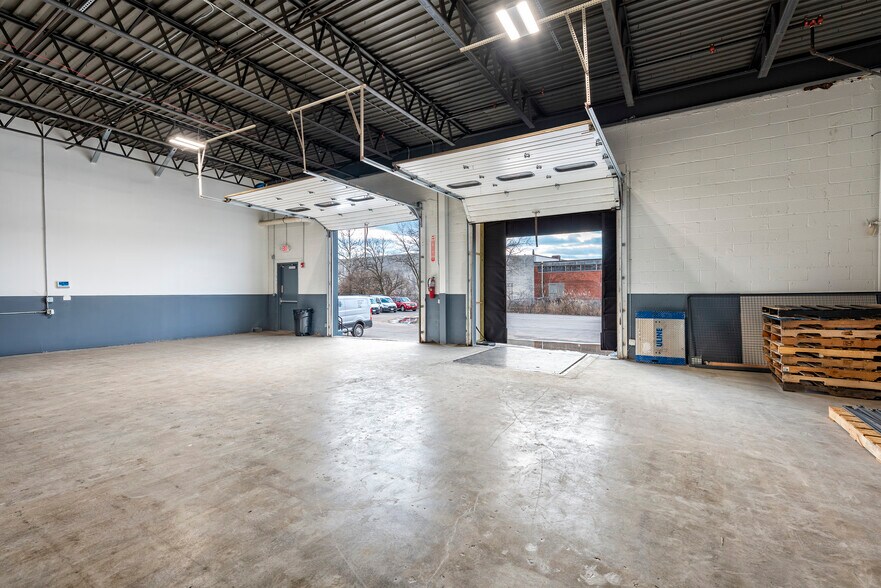 More Photos Of 380 North St, Teterboro Flex For Lease