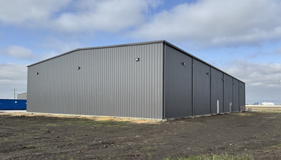 More Photos Of 8850 Industrial Pky, Beaumont Industrial For Lease