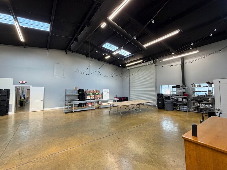 More Photos Of 132 Market St, Santa Rosa Beach Warehouse For Sale