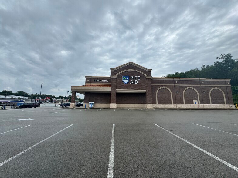 More Photos Of 1396 W Chestnut St, Washington Drugstore For Lease