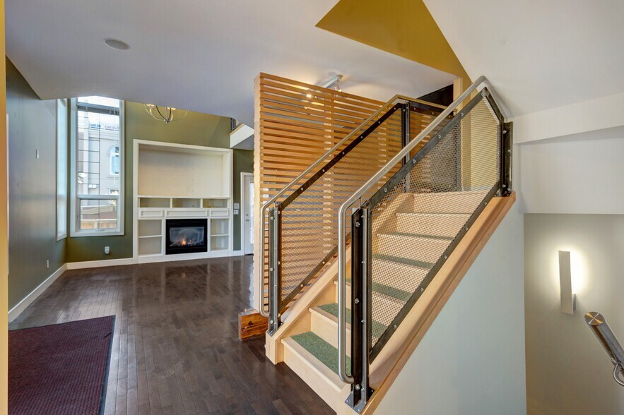 More Photos Of 1812 14A St SW, Calgary Office Residential For Sale