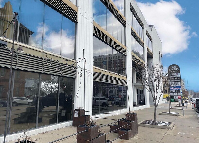 Primary Photo Of 456 Fulton St, Peoria Office For Sale