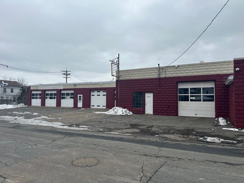 Primary Photo Of 47 Summer St, Natick Auto Repair For Lease