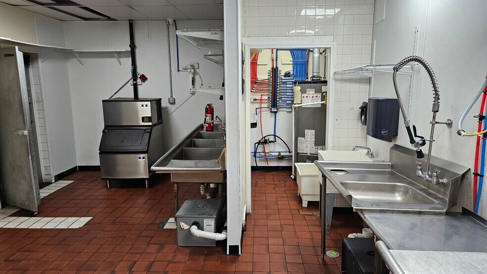 More Photos Of 325 E Main St, Milton Fast Food For Lease