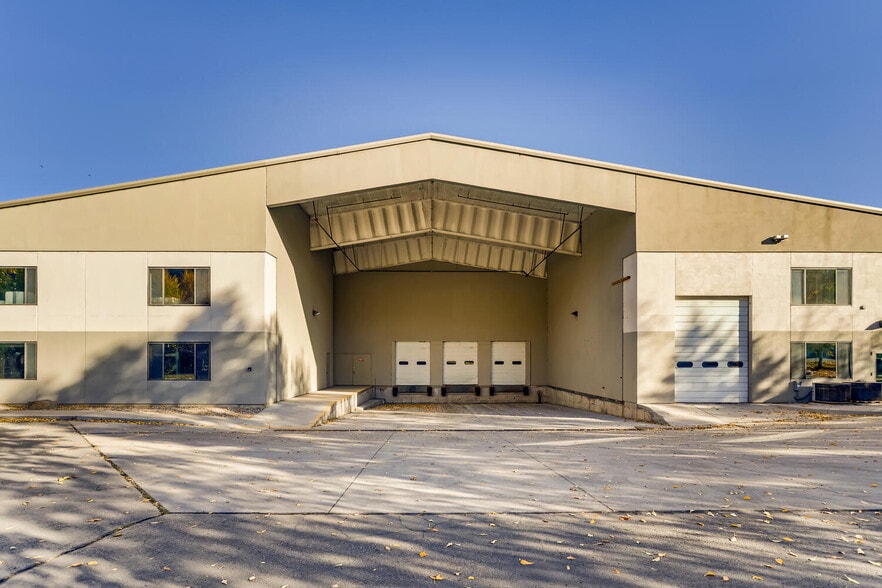 More Photos Of 760 Lindbergh Dr, Gypsum Warehouse For Lease