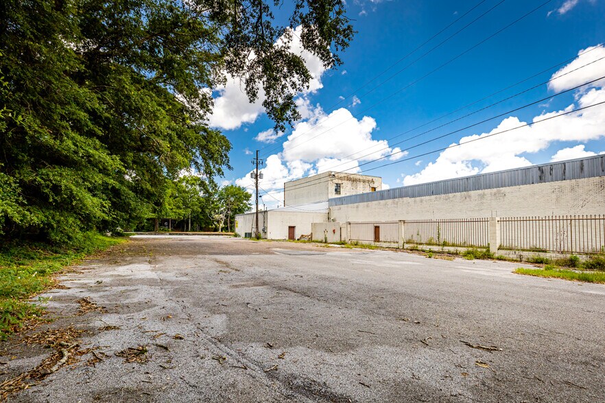 More Photos Of 4914 Main St, Moss Point Storefront For Sale