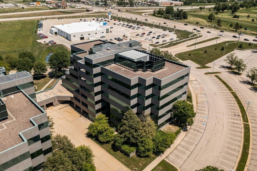 More Photos Of 4425 N River Blvd NE, Cedar Rapids Office For Sale