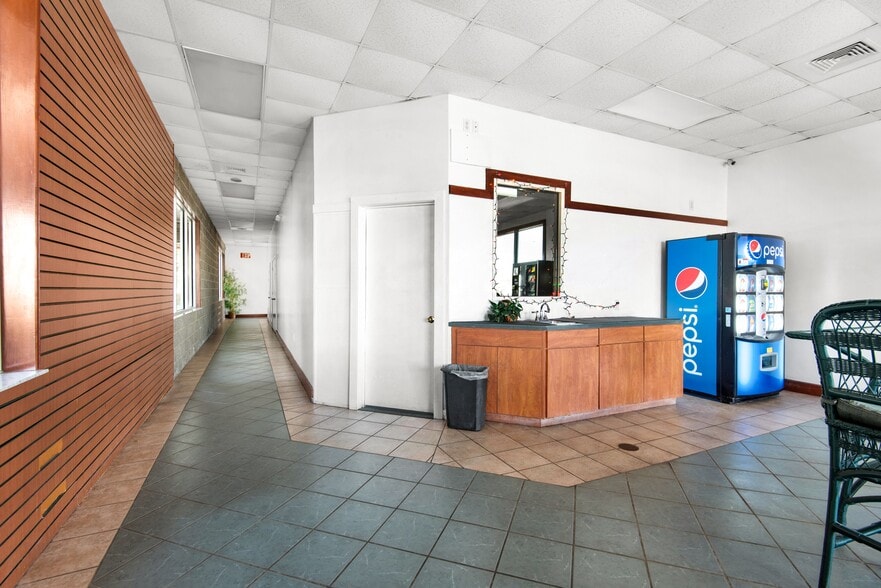 More Photos Of 3061 Gulf Breeze Pky, Gulf Breeze Carwash For Sale