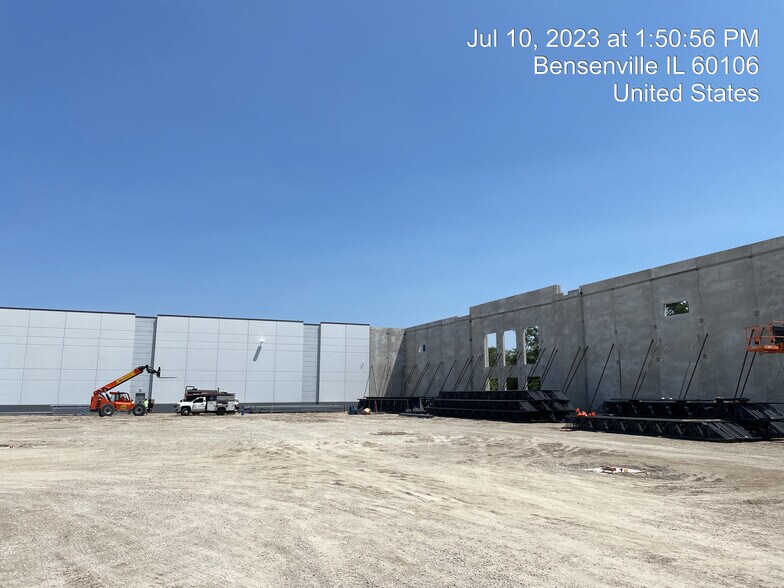 More Photos Of 220 N York Rd, Bensenville Distribution For Lease